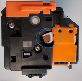 Clean cartridge contacts